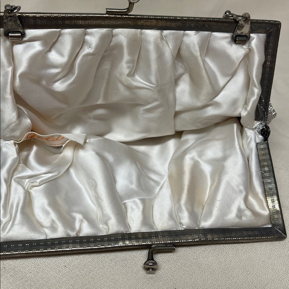 Elegant Silver Clutch with Chain Strap - Picture 3 of 11